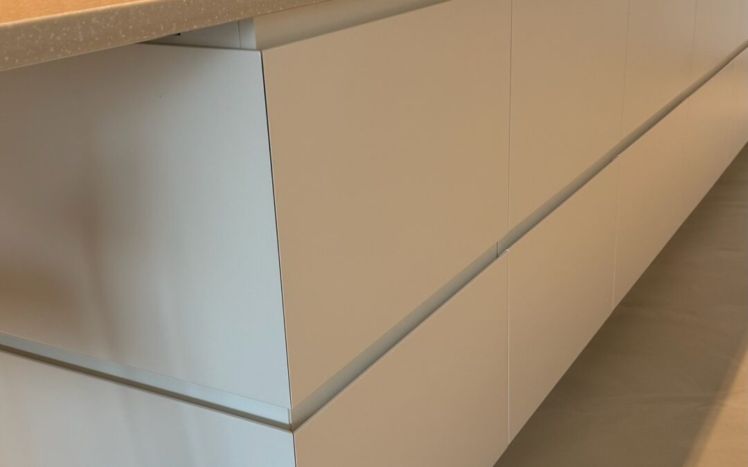 Ideální rozměry a&nbsp;výška kuchyňské linky? Váš průvodce pro ergonomickou kuchyni