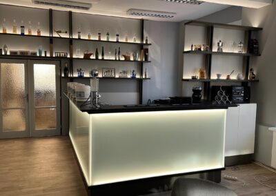 Výroba baru pro kavárnu – Střední škola cestovního ruchu a gastronomie