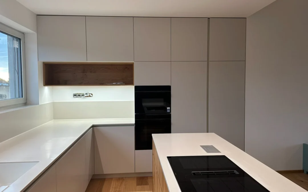 Kuchyňská linky do&nbsp;l – výhody, uspořádání i&nbsp;inspirace