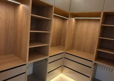 Nábytek do technické místnosti, knihovny, šatny a předsíně pro rodinný dům na Lipůvce